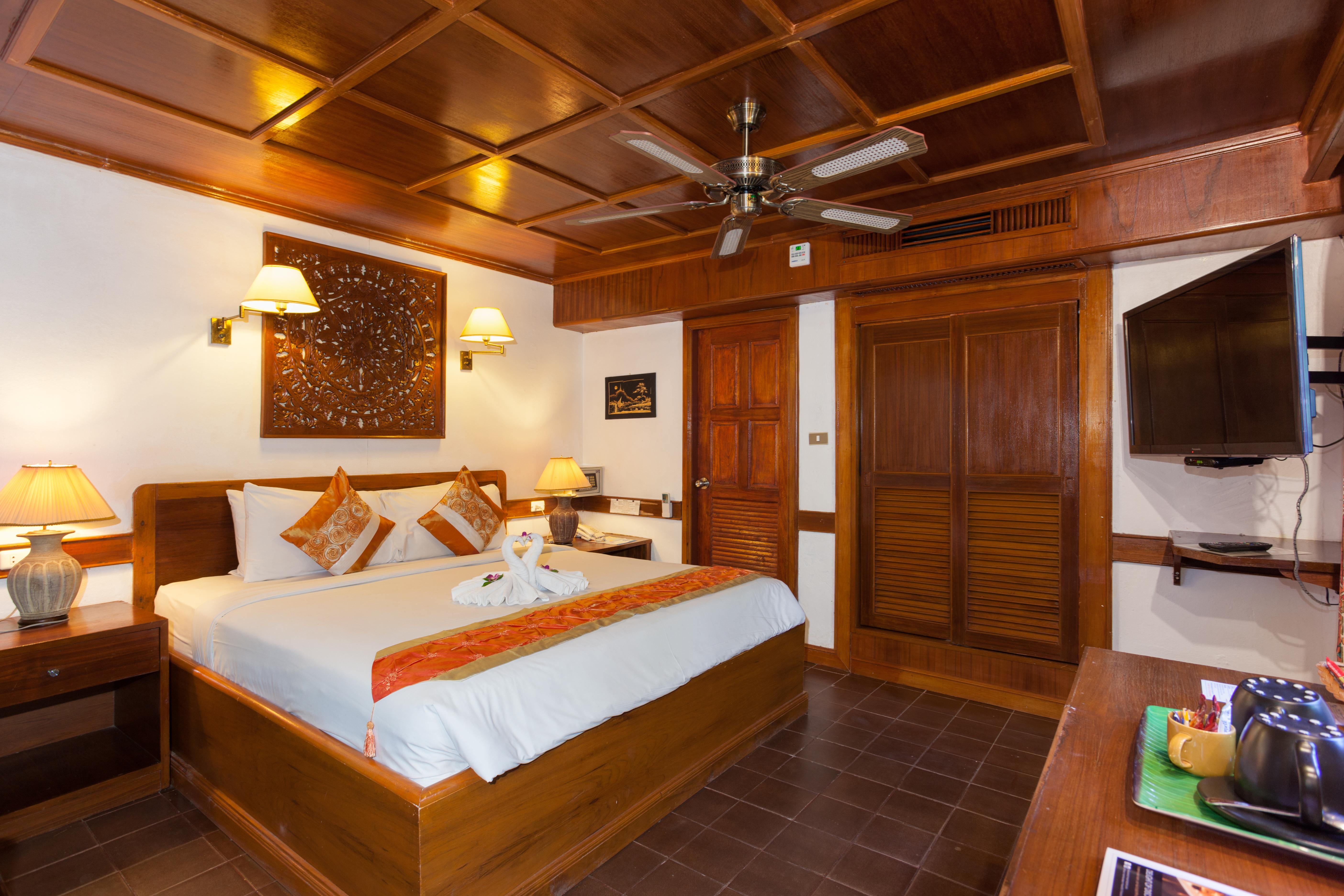 Tropica Bungalow Beach Hotel Patong Buitenkant foto