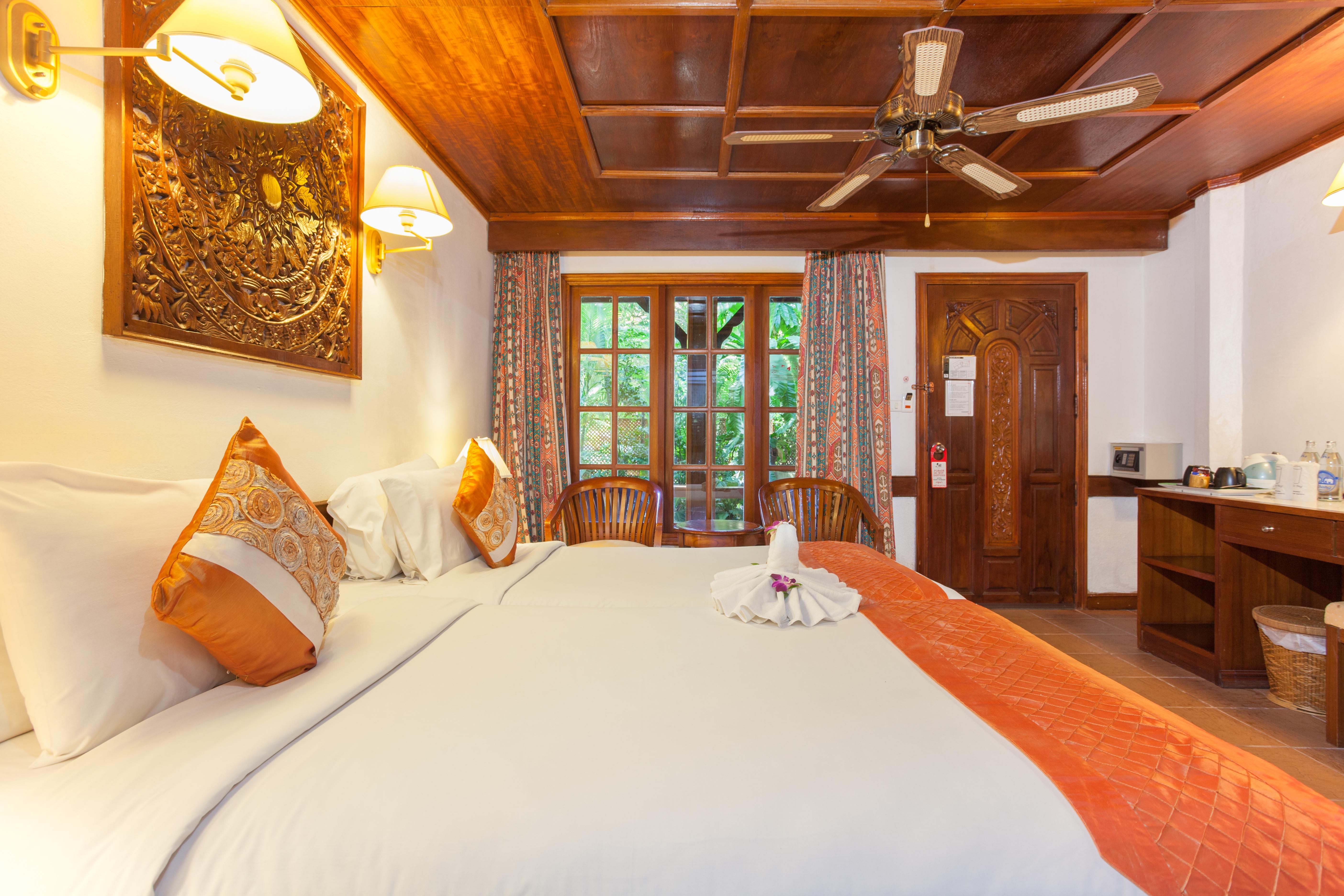 Tropica Bungalow Beach Hotel Patong Buitenkant foto