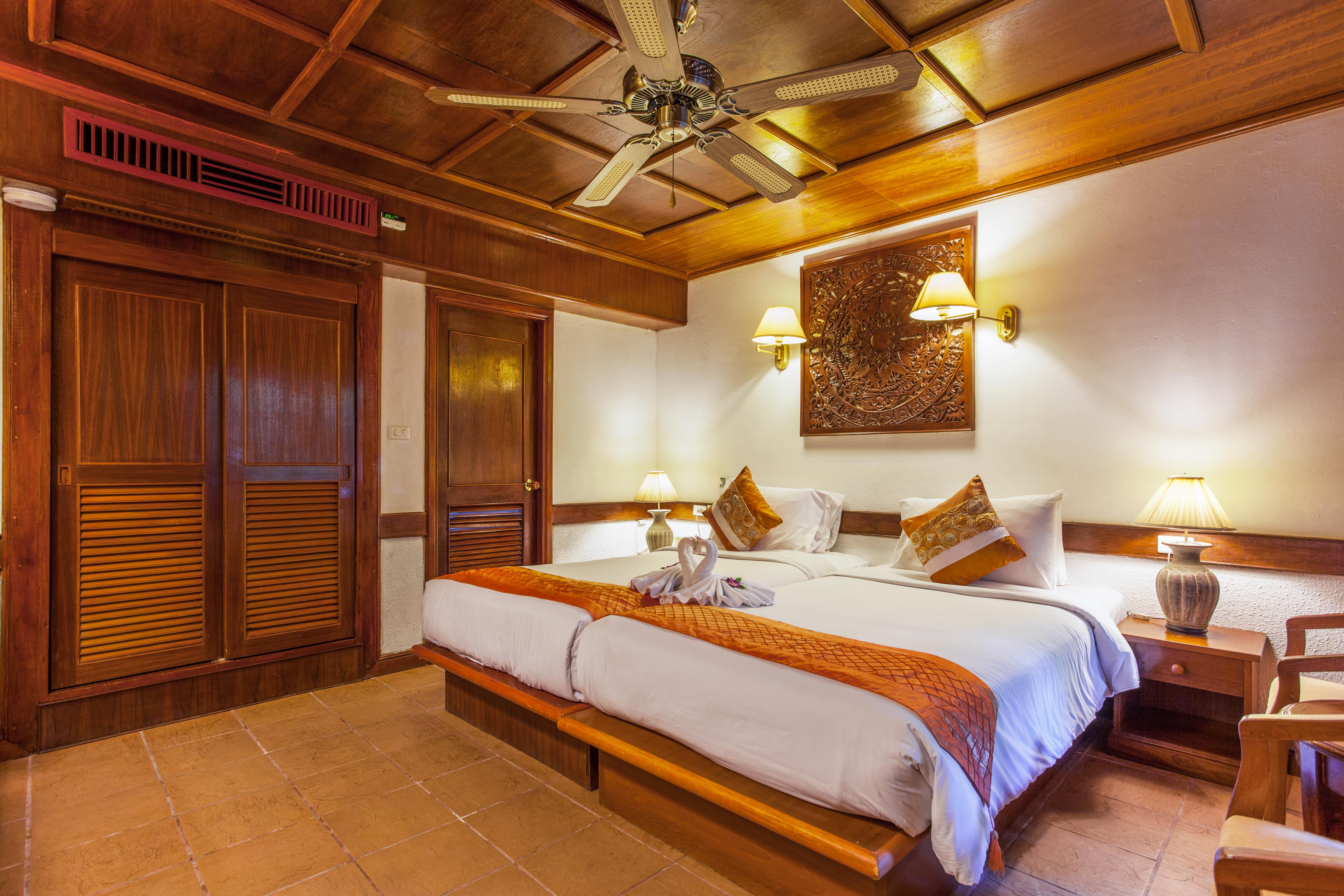 Tropica Bungalow Beach Hotel Patong Buitenkant foto