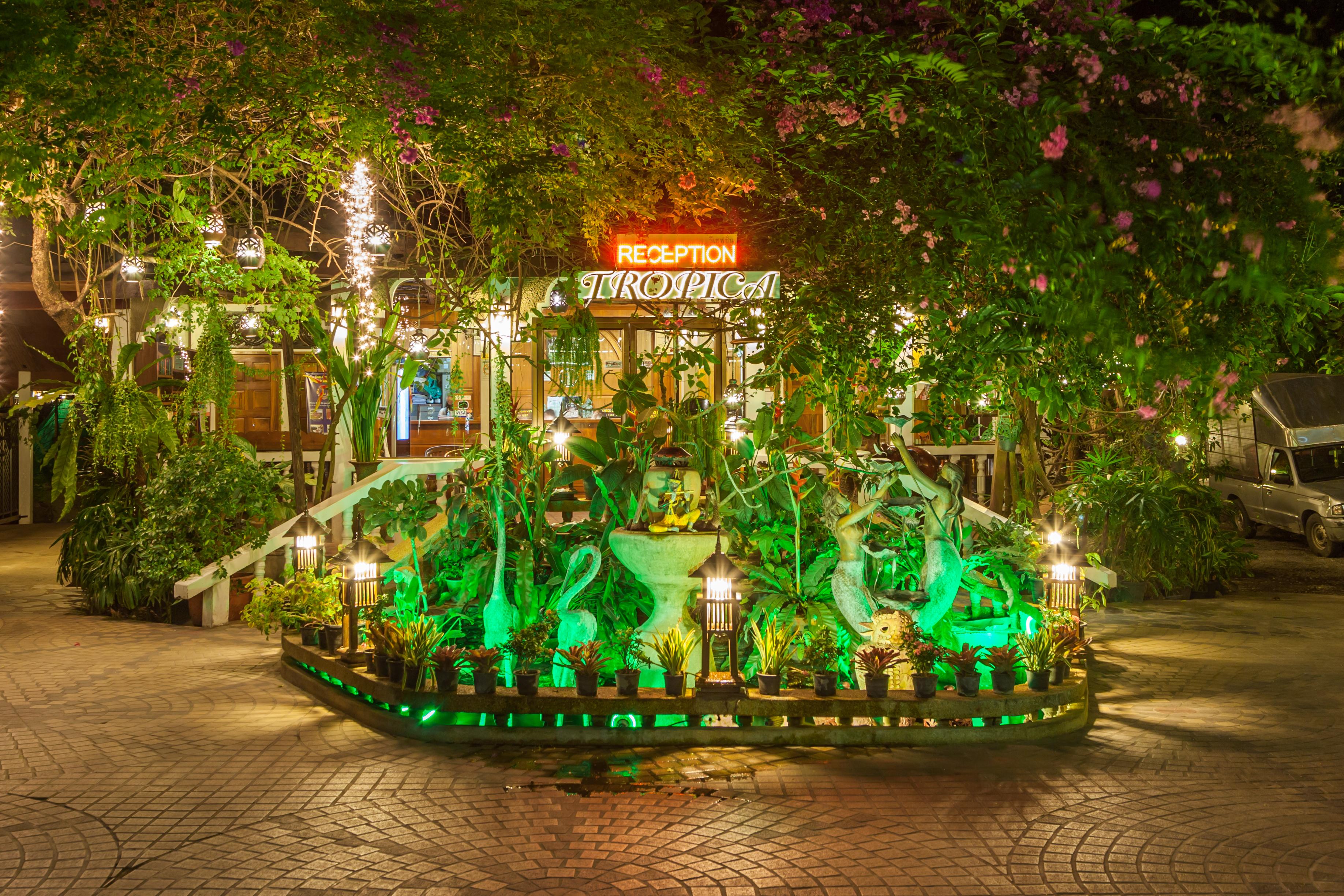 Tropica Bungalow Beach Hotel Patong Buitenkant foto