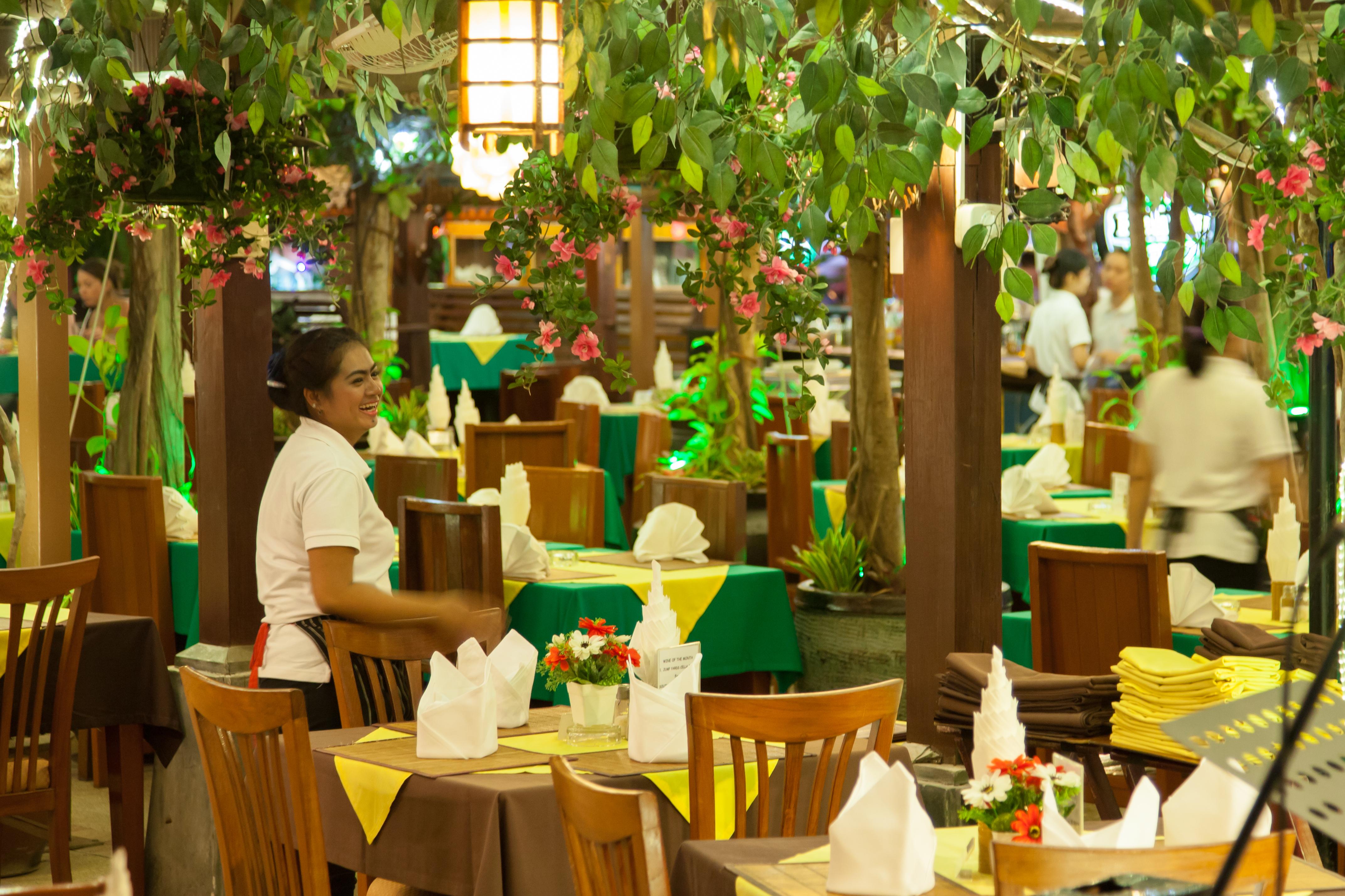 Tropica Bungalow Beach Hotel Patong Buitenkant foto
