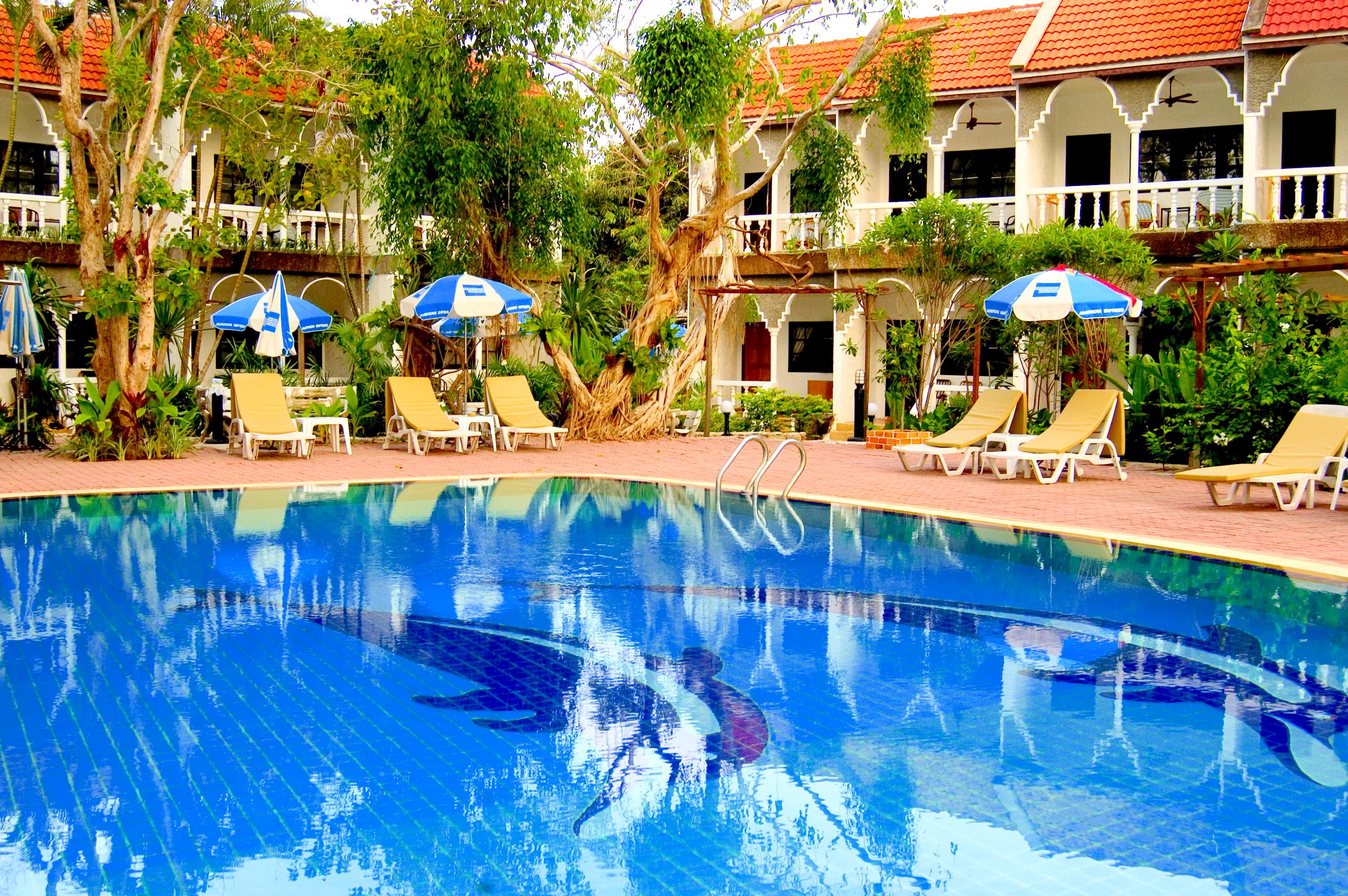 Tropica Bungalow Beach Hotel Patong Buitenkant foto
