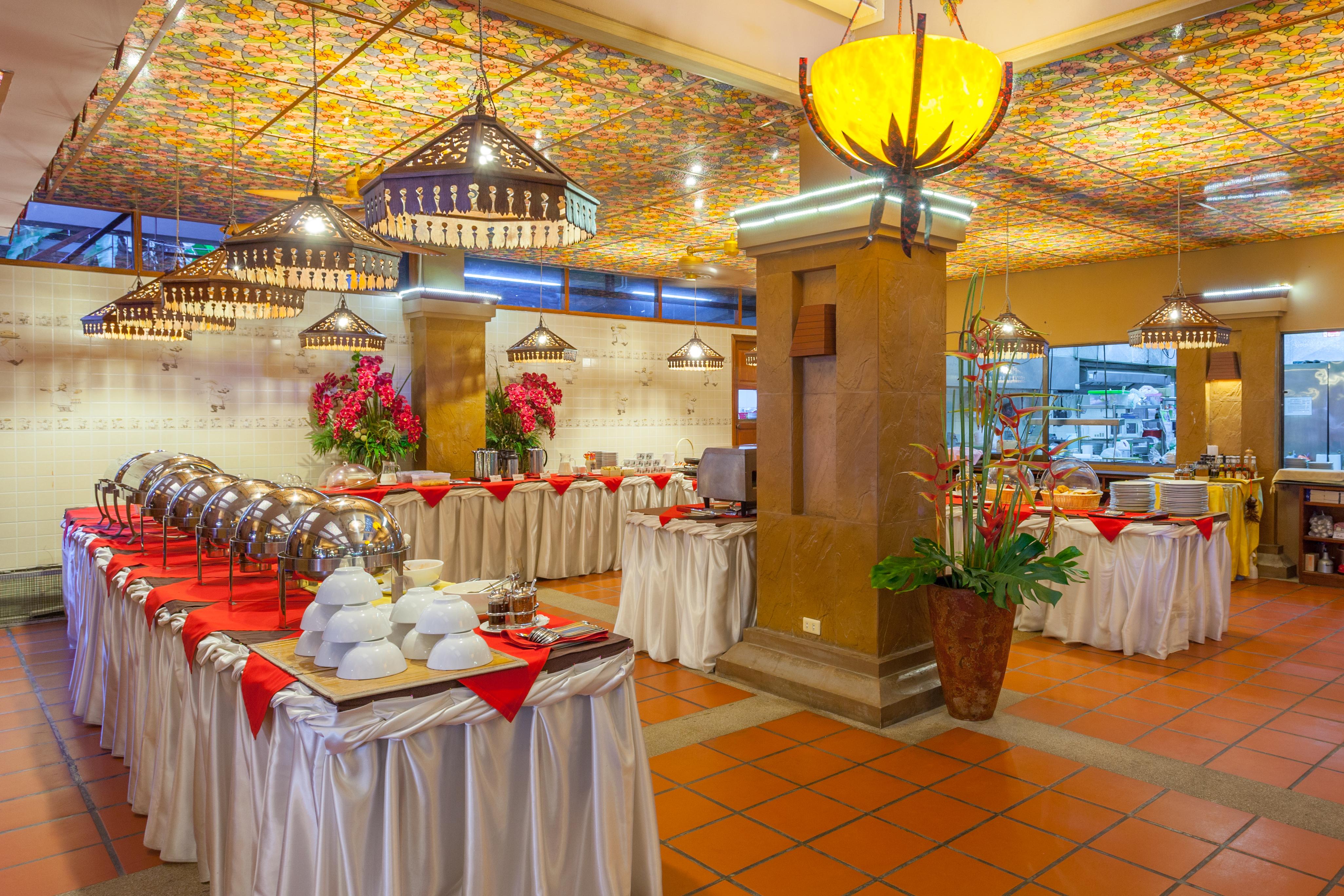 Tropica Bungalow Beach Hotel Patong Buitenkant foto