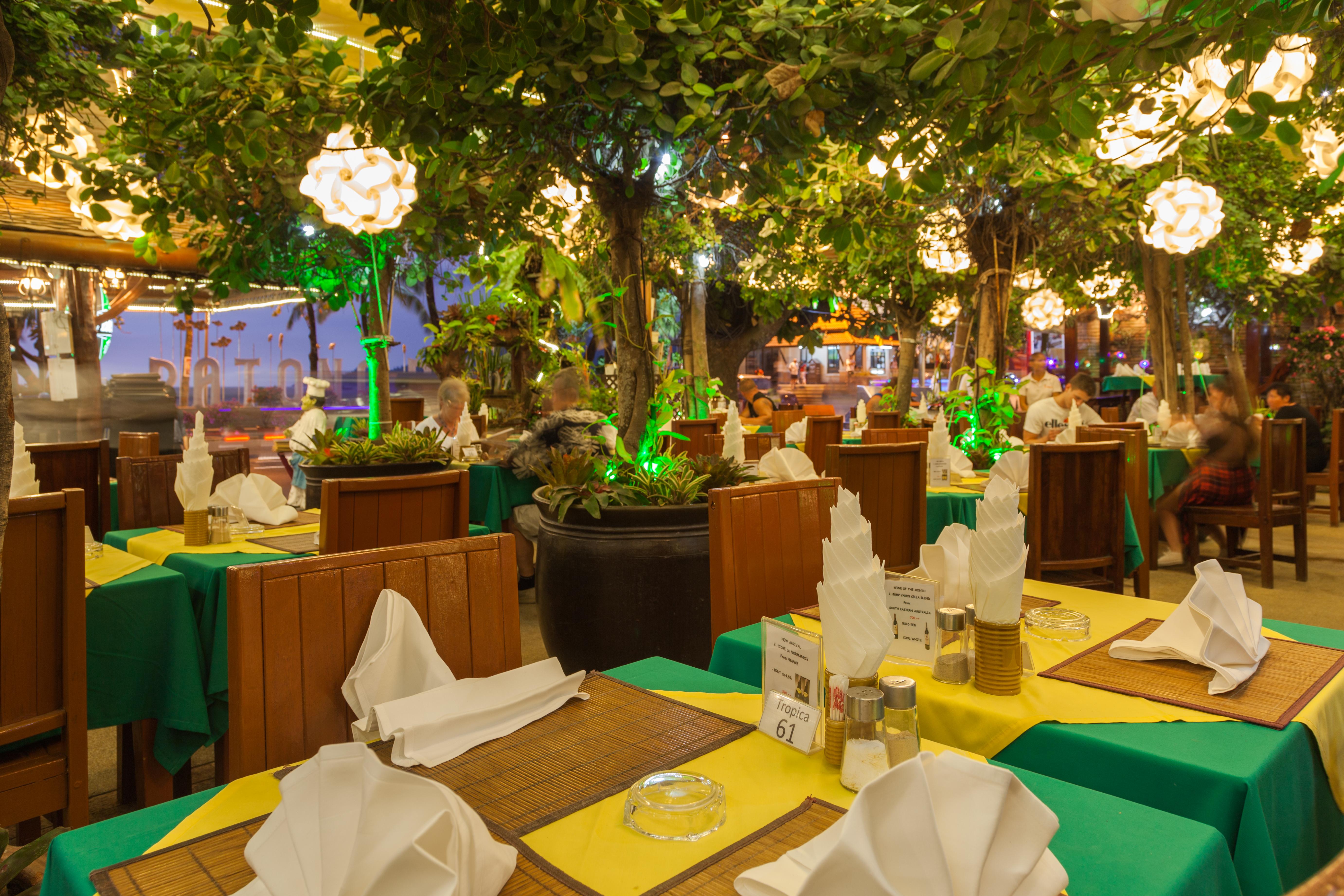 Tropica Bungalow Beach Hotel Patong Buitenkant foto