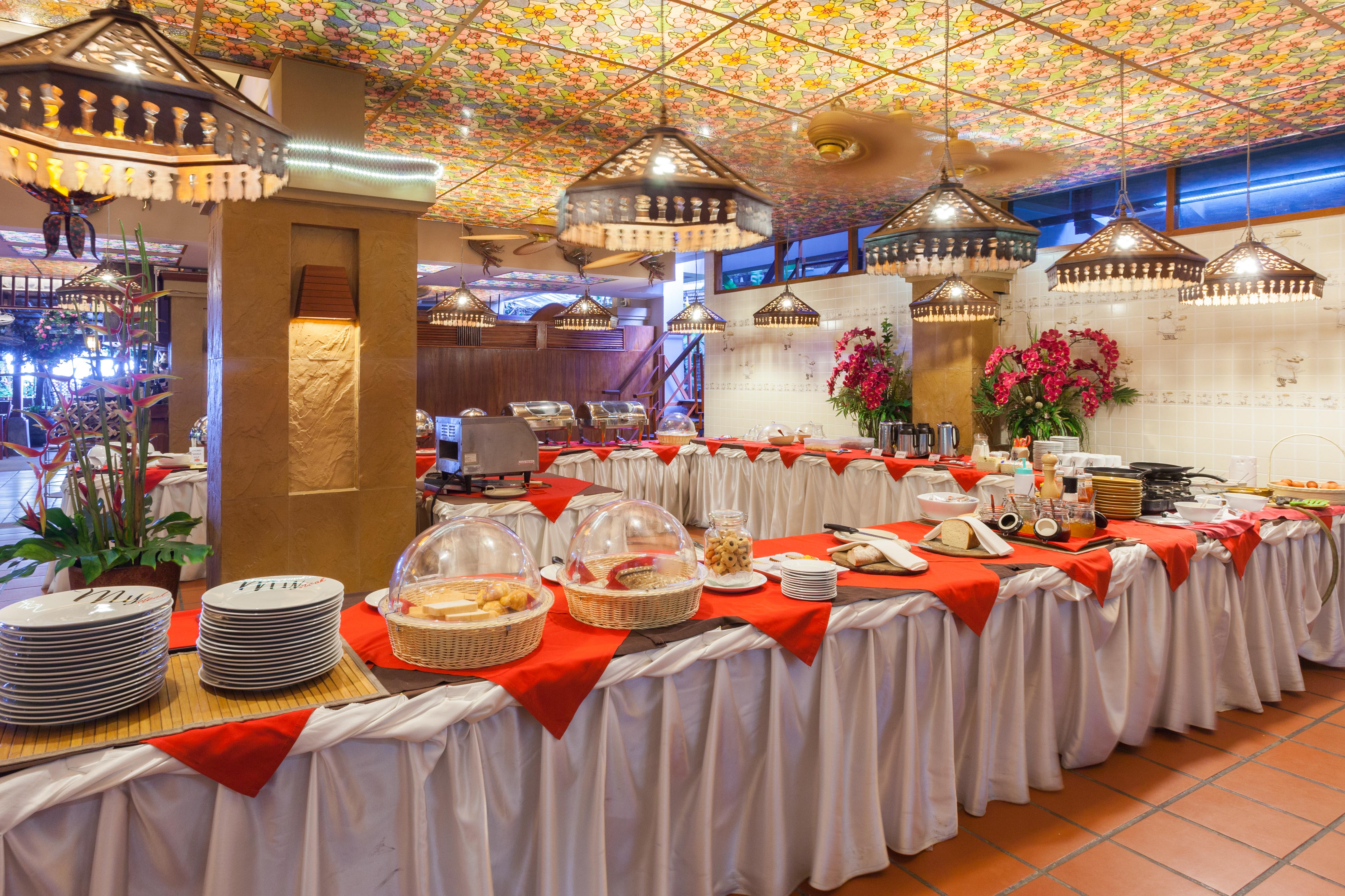 Tropica Bungalow Beach Hotel Patong Buitenkant foto