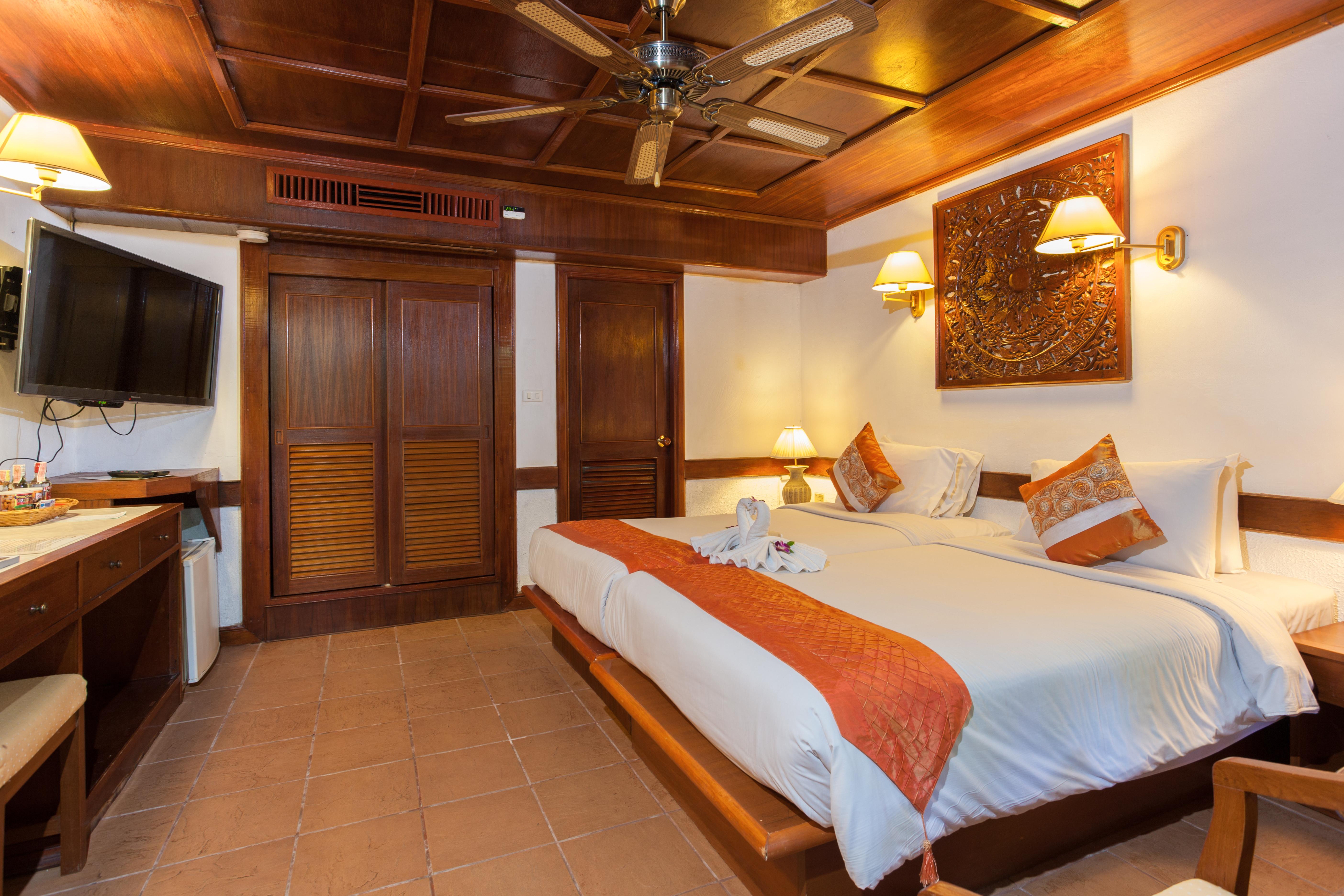 Tropica Bungalow Beach Hotel Patong Buitenkant foto
