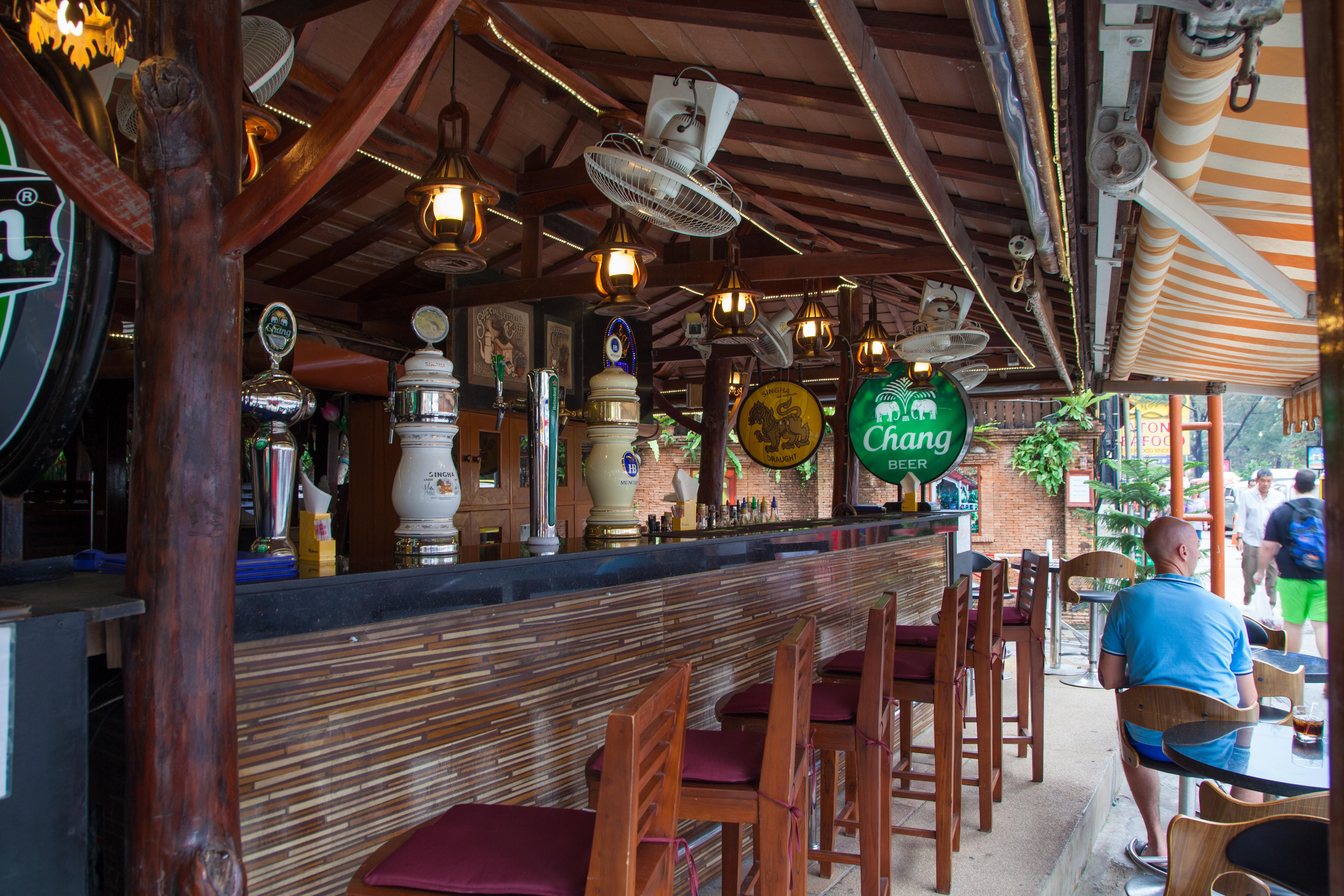 Tropica Bungalow Beach Hotel Patong Buitenkant foto