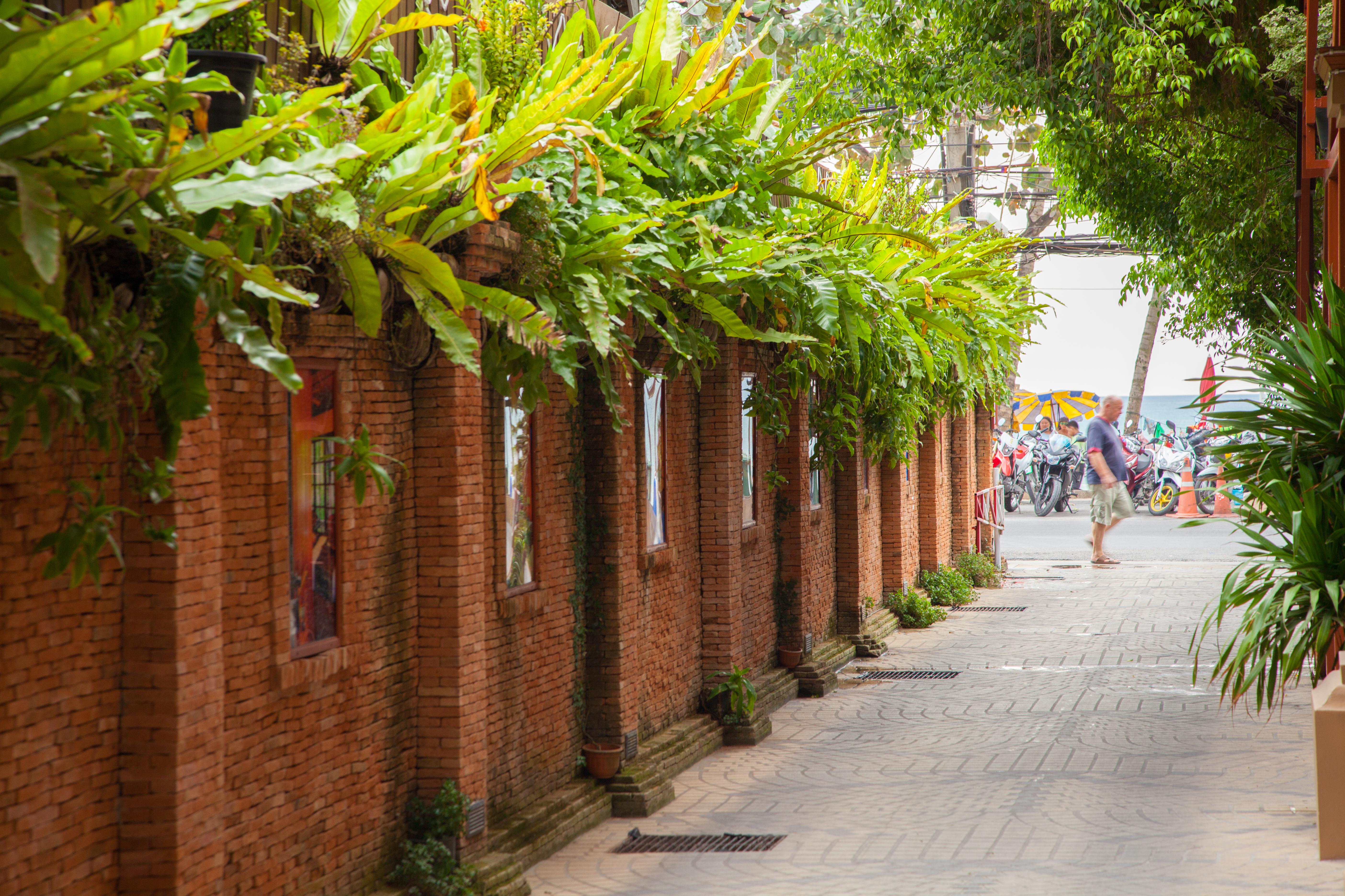 Tropica Bungalow Beach Hotel Patong Buitenkant foto