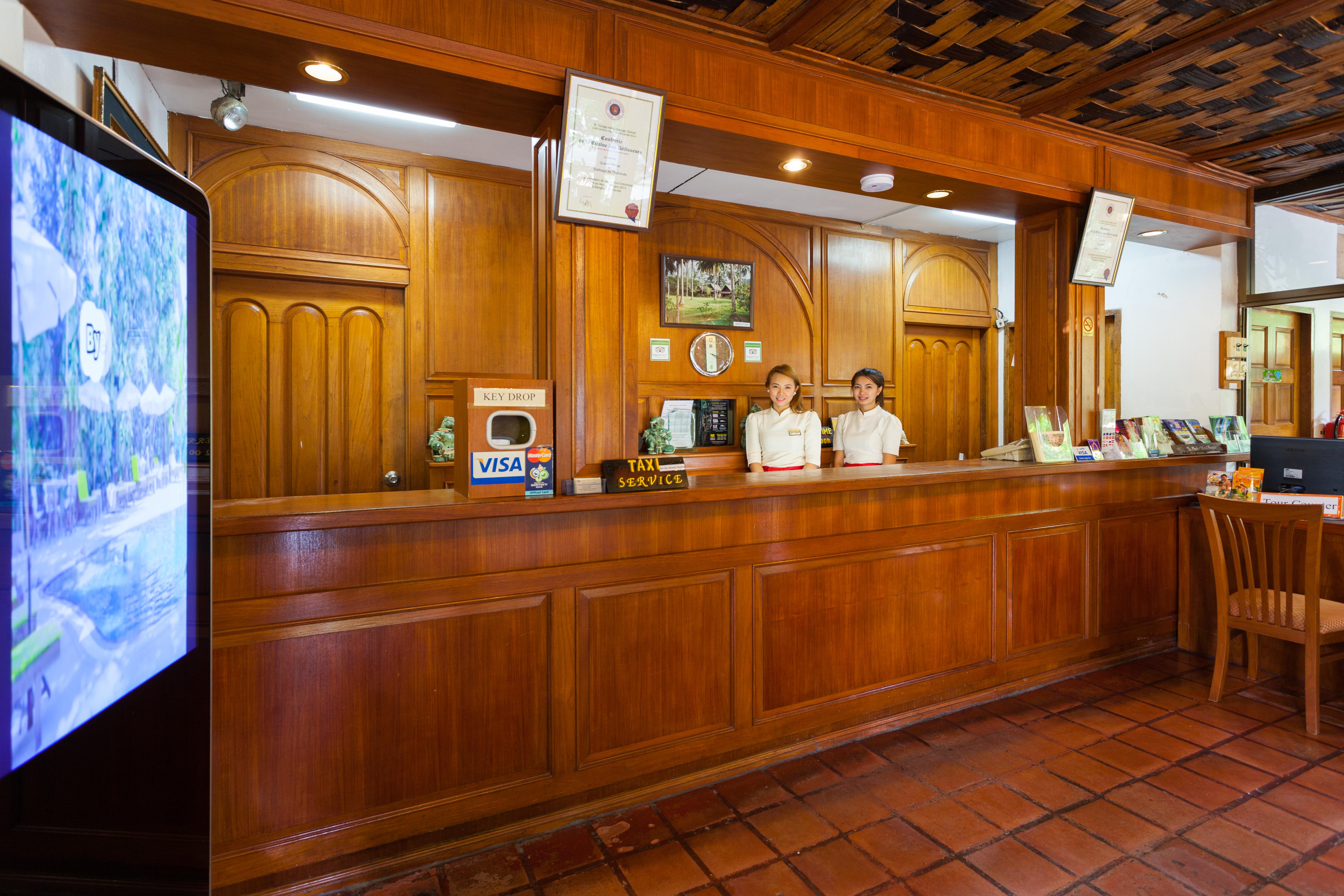Tropica Bungalow Beach Hotel Patong Buitenkant foto