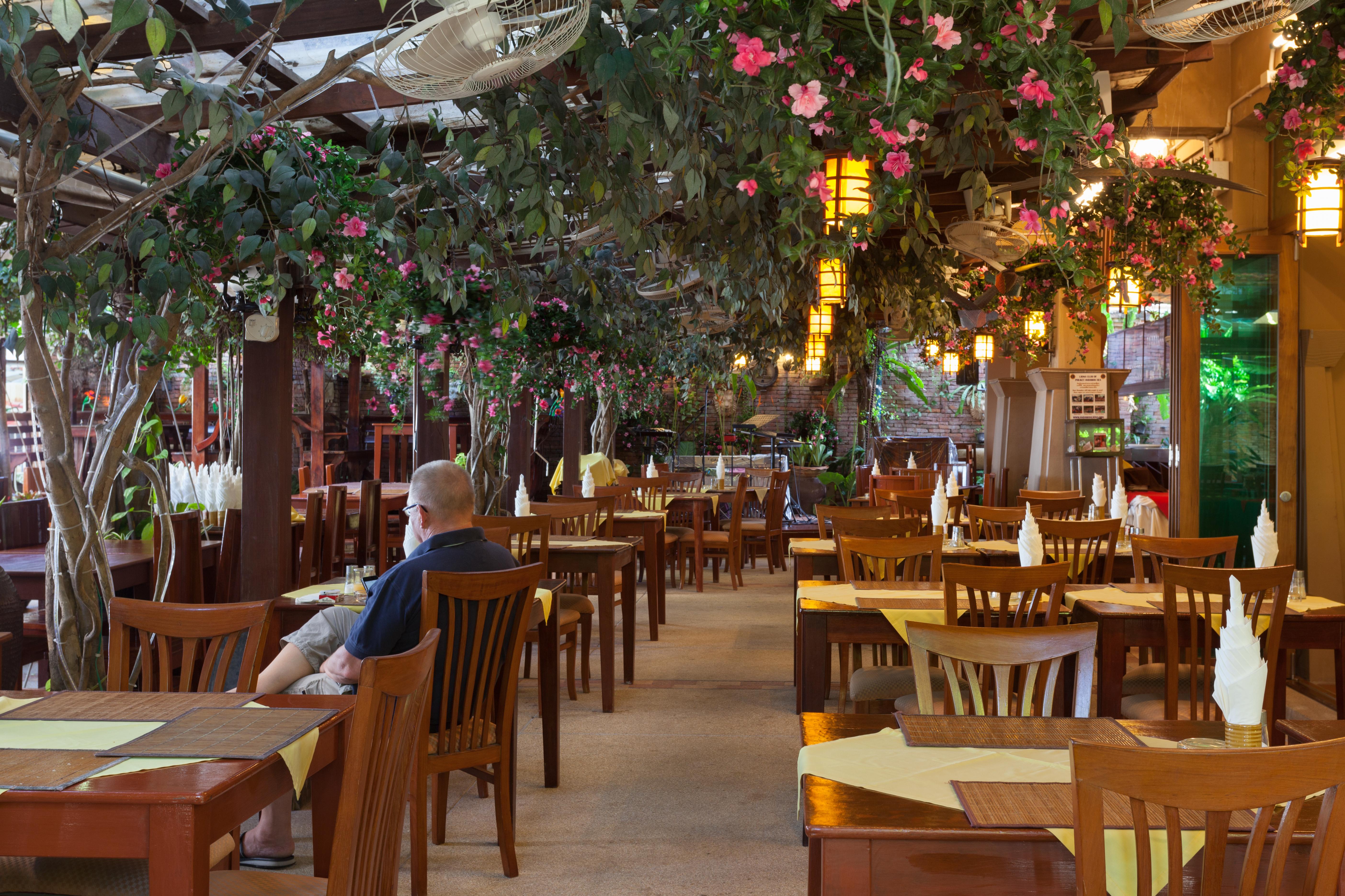 Tropica Bungalow Beach Hotel Patong Buitenkant foto