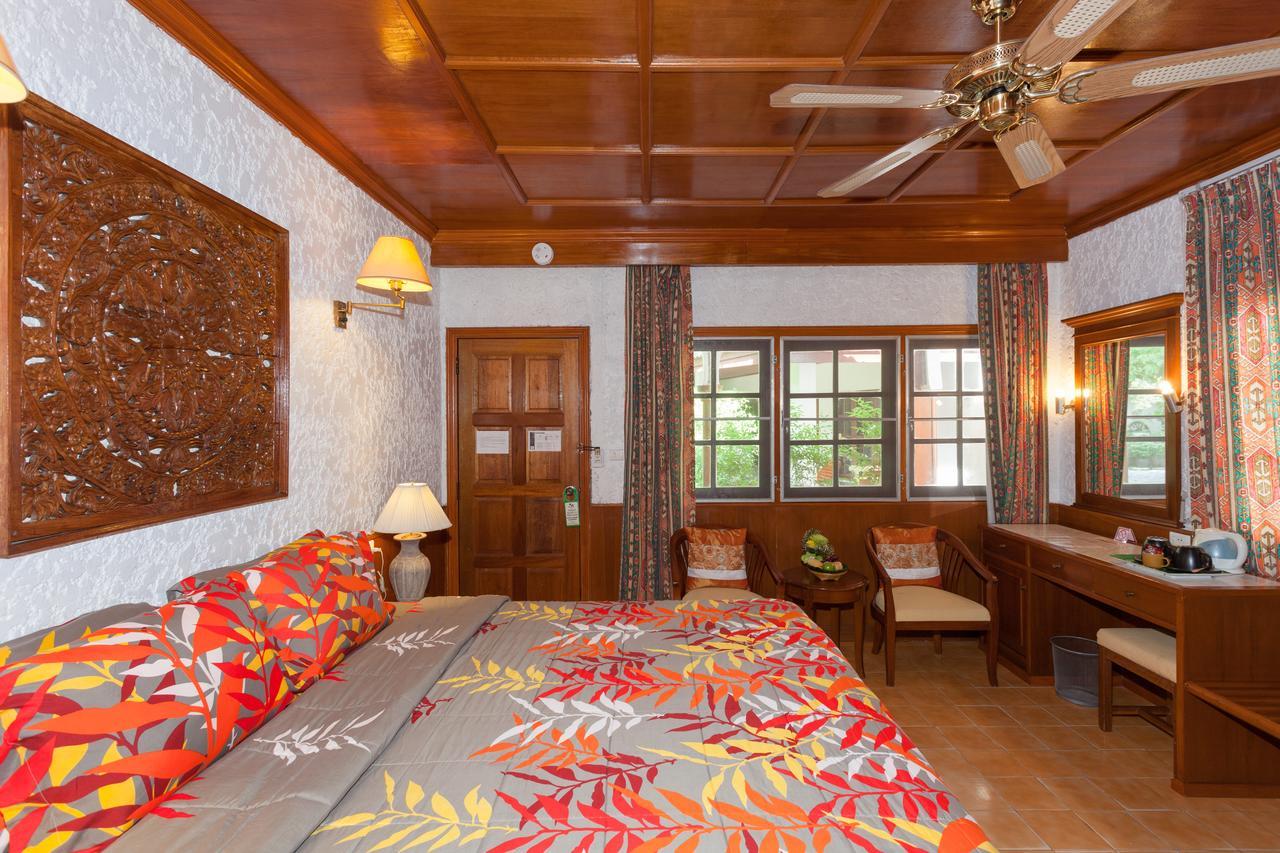 Tropica Bungalow Beach Hotel Patong Buitenkant foto