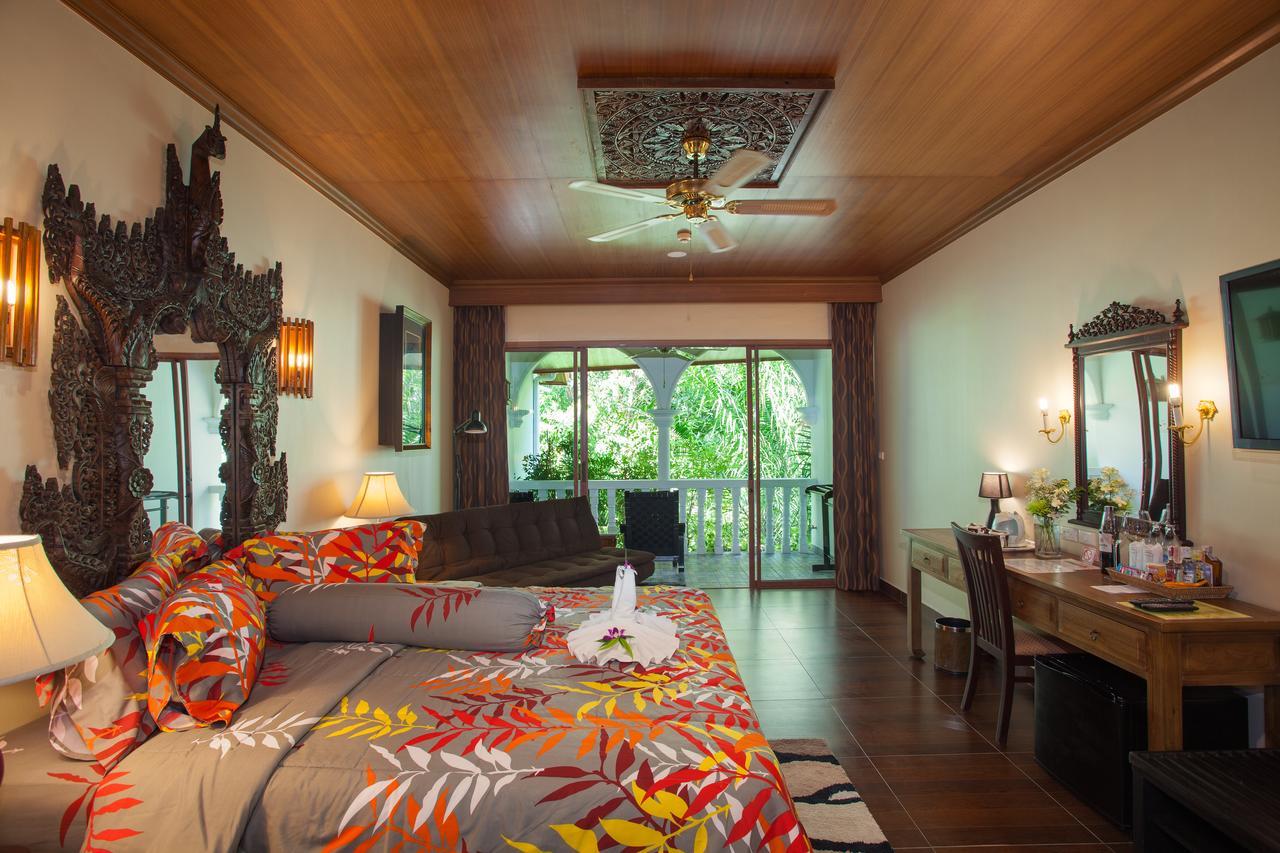 Tropica Bungalow Beach Hotel Patong Buitenkant foto